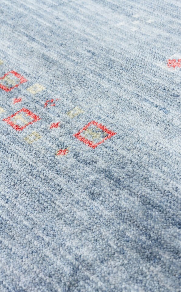 ZR 06 BLUE Q Otantik Desenli Özel Hav Vermeyen ve Kolay Temizlenebilir Tensel Kullanılarak El Emeği ile Özel Tezgahlarda Üretilen Modern Uşak Halısı